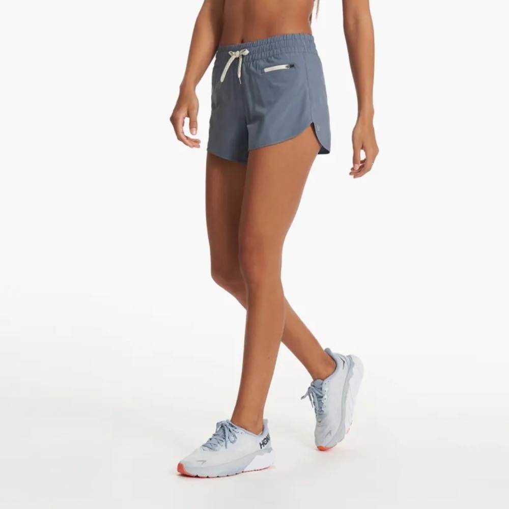 Vuori Women’s Clementine Short 2.0 4” in Light Azure, Size Medium